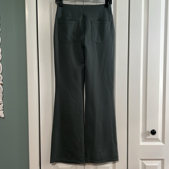 Halara Flex™ High Waisted Back Side Pocket Slight
Flare Work Pants Duck Green - Picture 4 of 8